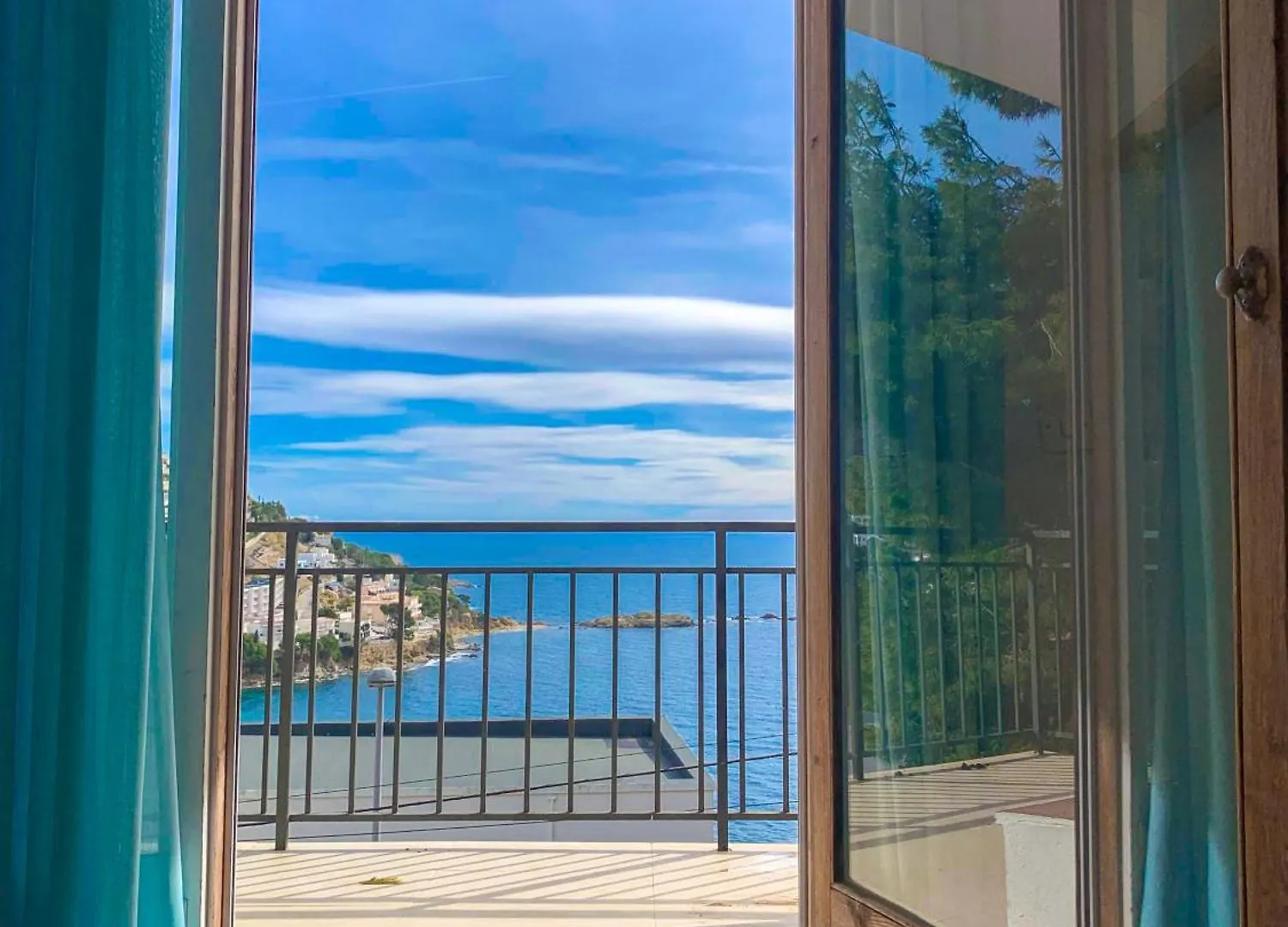 Casdanna Beachfront Roses - Canyelles Petites Apartment 0*,  Spain